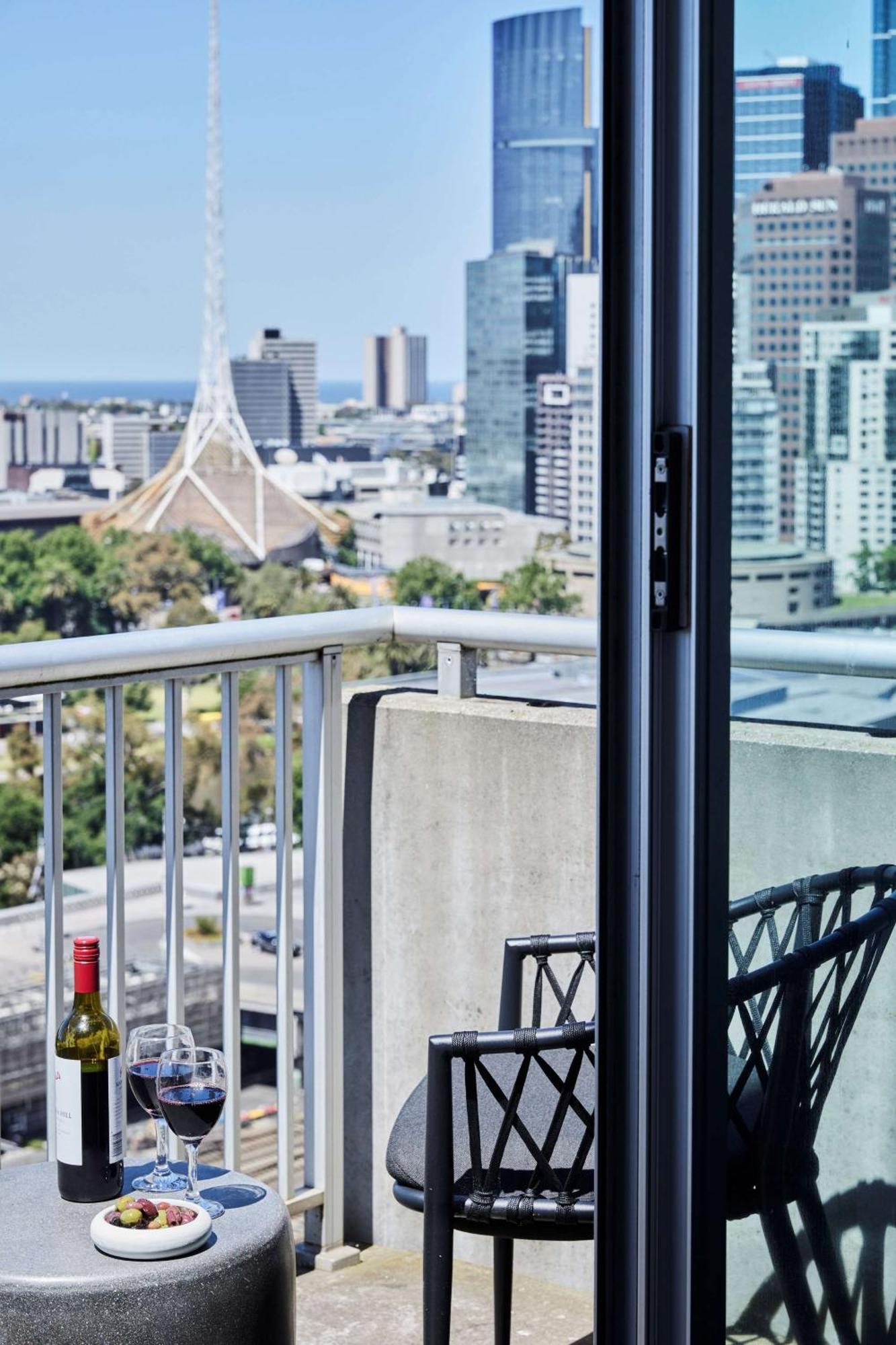 Adina Flinders Street Aparthotel